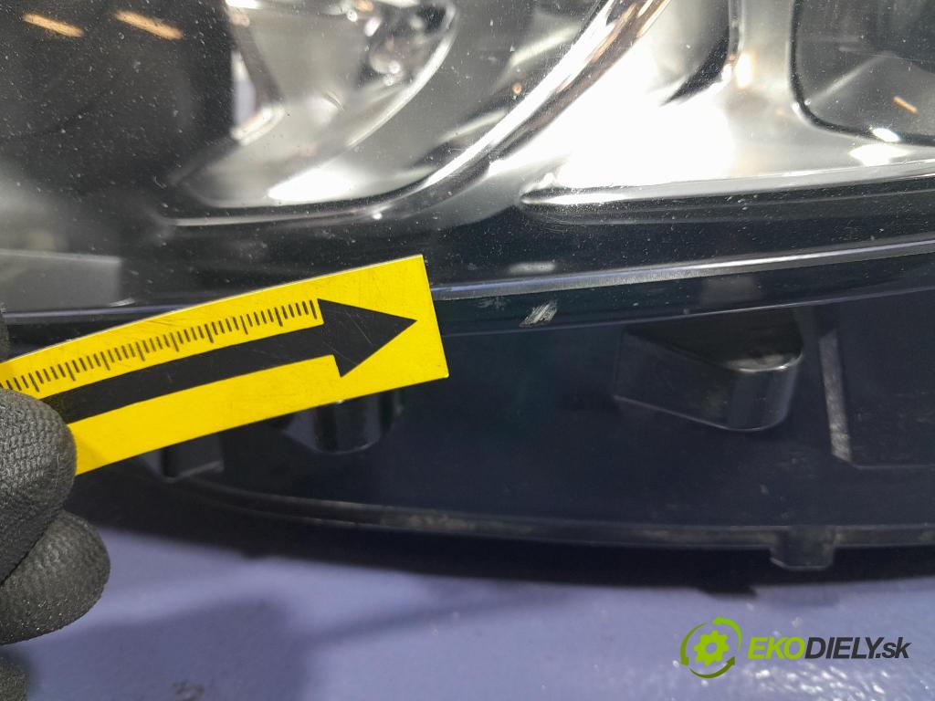 Mercedes A-klasa 2019 Reflektor: Vľavo: