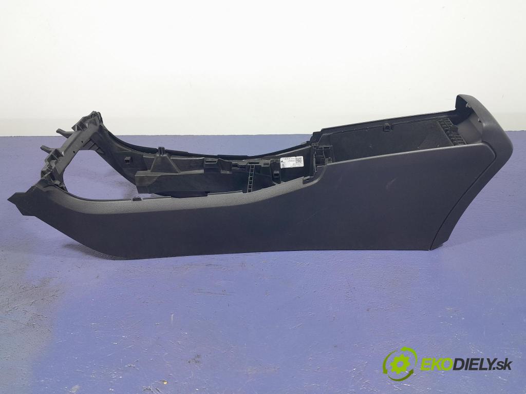 Mercedes A-klasa 2019 Tunel: Střední: A1776802101