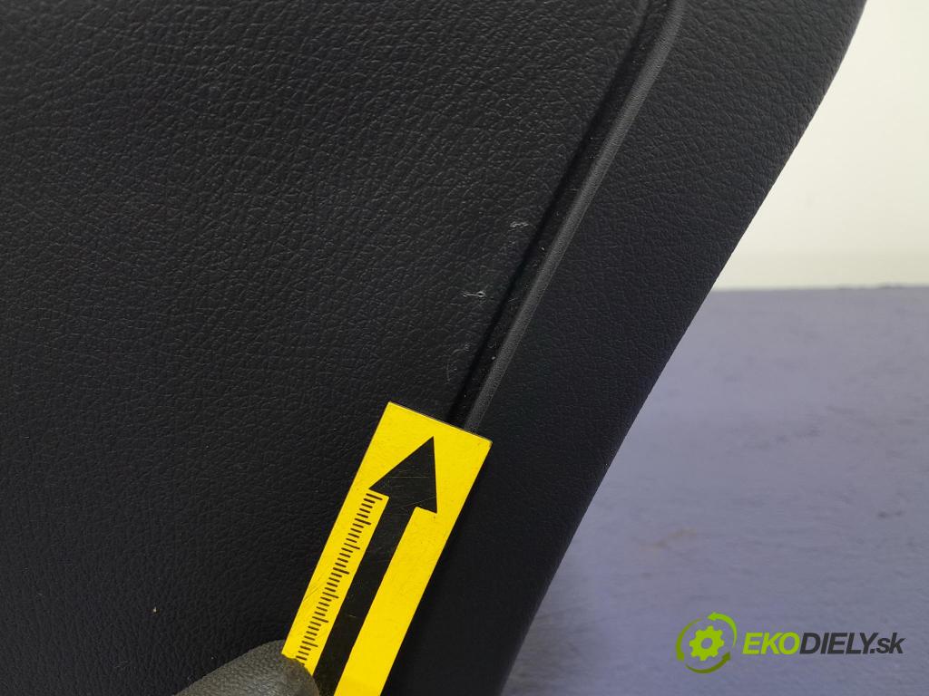 Mercedes A-klasa 2019 Tunel: Střední: A1776802101