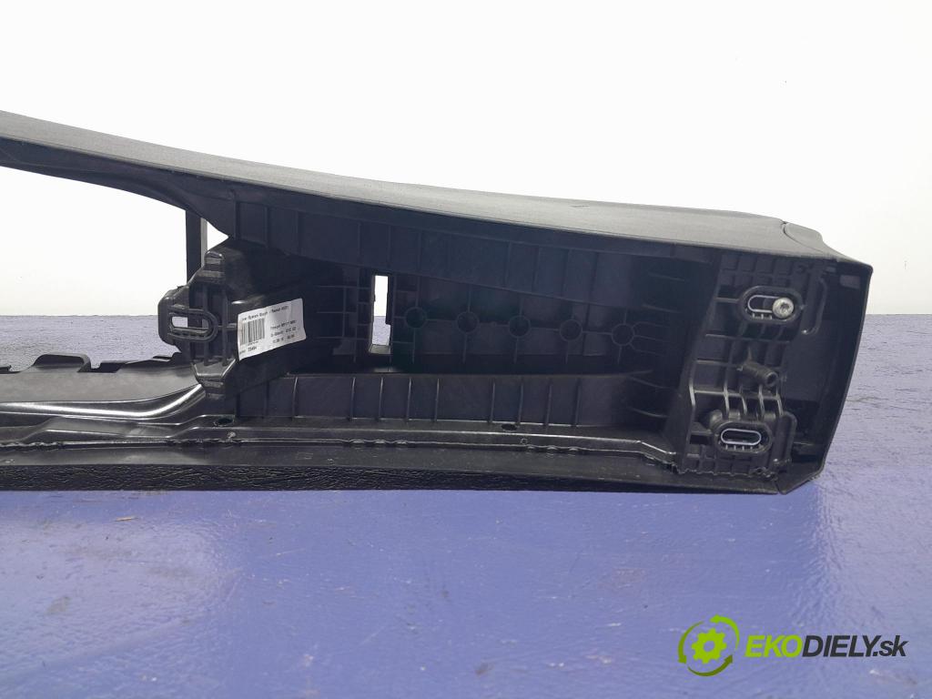 Mercedes A-klasa 2019 Tunel: Střední: A1776802101