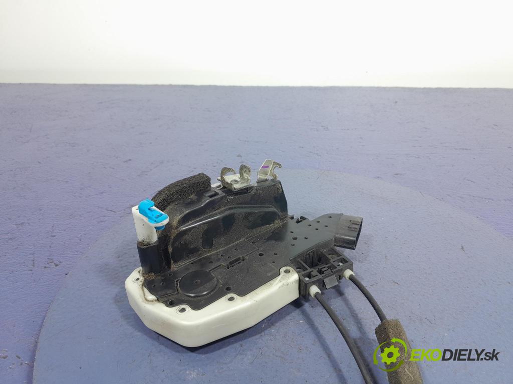 Nissan Micra 2017 zámek dveře před Levý: