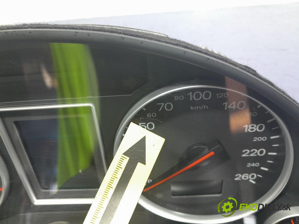 Audi A4 2004 Přístrojová deska 8E0920900N