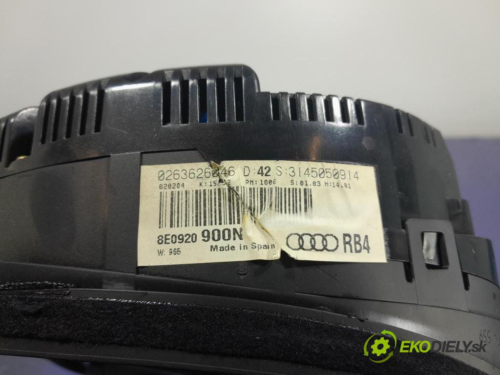 Audi A4 2004 Přístrojová deska 8E0920900N
