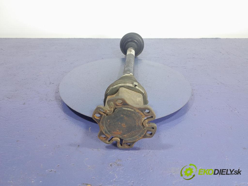 Audi A4 2004 poloos Prava: Predné 8E0407272AH