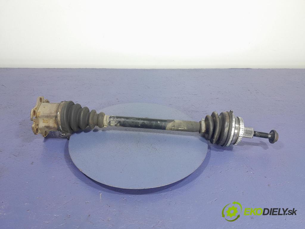 Audi A4 2004 poloos ľavá Predné 8E0407271AH