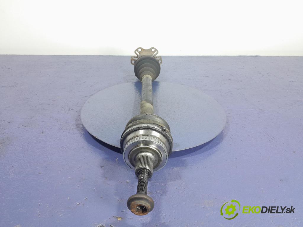 Audi A4 2004 poloos ľavá Predné 8E0407271AH