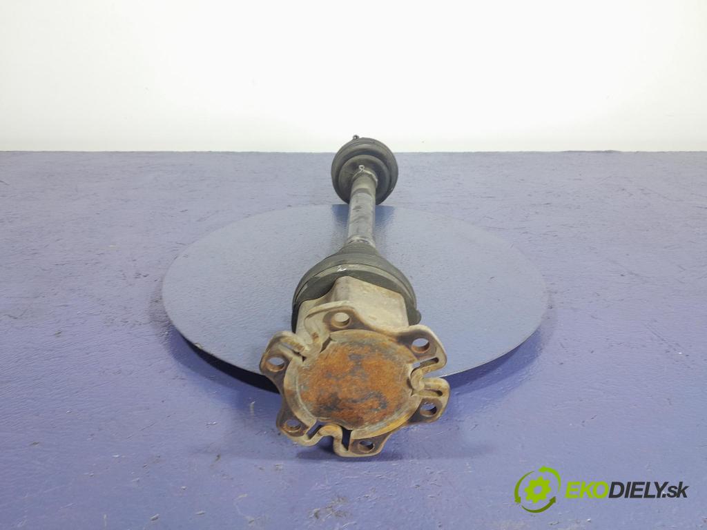 Audi A4 2004 poloos ľavá Predné 8E0407271AH