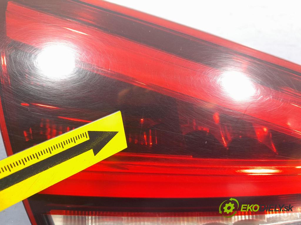 Mercedes A-klasa 2019 světlo Zad: levá Uvnitř A1779061700
