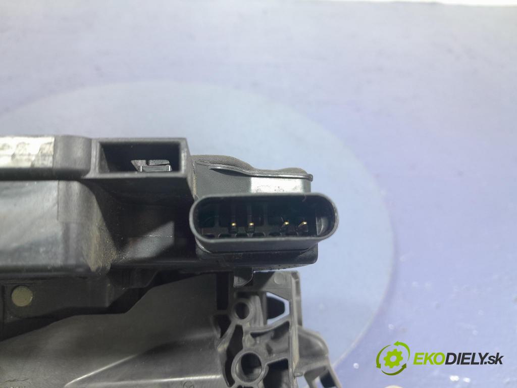 Mercedes A-klasa 2019 zámok dvere Predné Vľavo: A1770032899