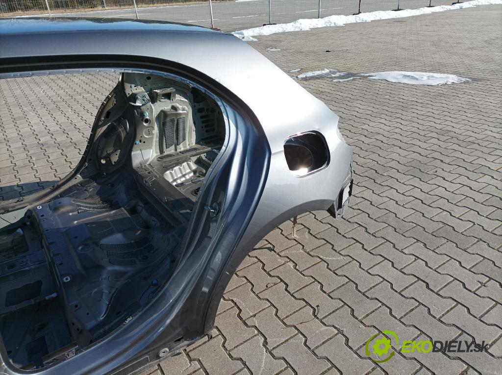 Mercedes A-klasa 2019 blatník zad Vľavo: