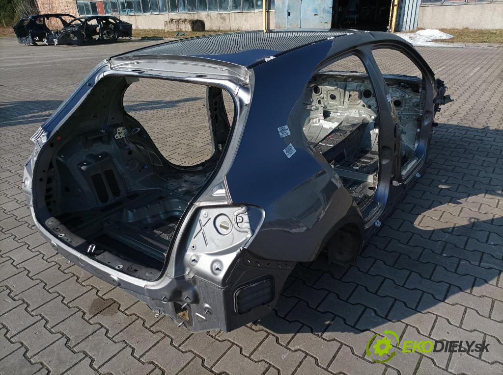 Mercedes A-klasa 2019 blatník zad v pravo: