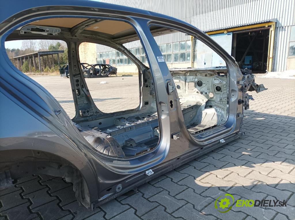 Mercedes A-klasa 2019 Práh: v pravo: