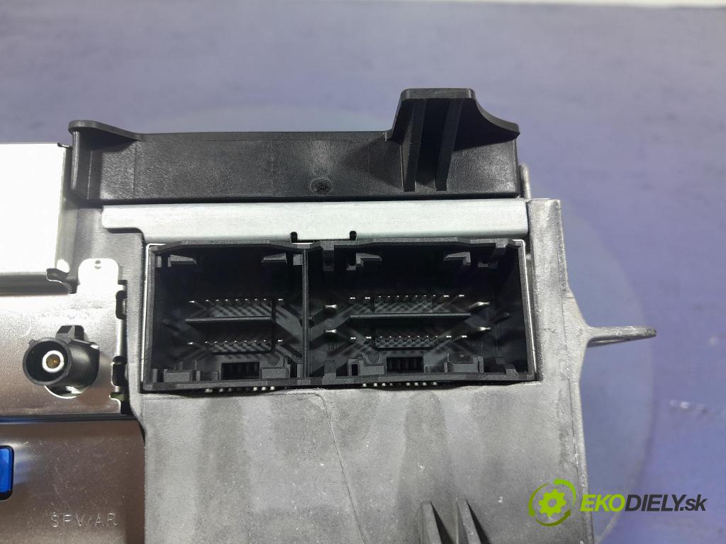 Mercedes A-klasa 2019 Radio I Navigace: A1679002413