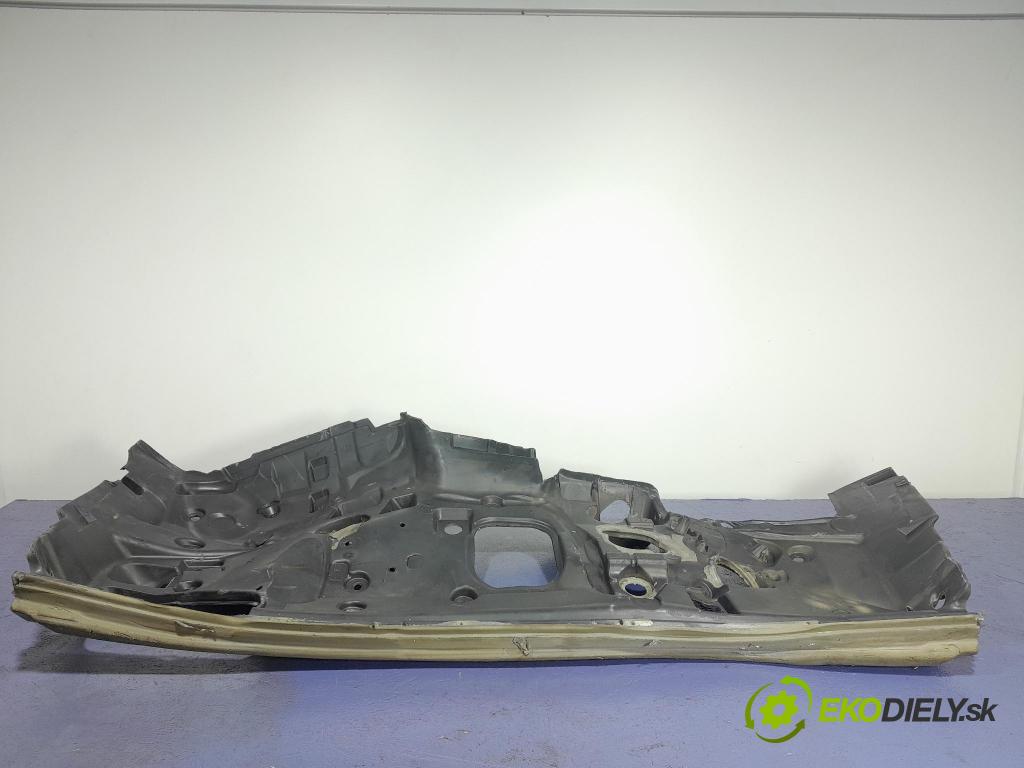 Mercedes A-klasa 2019 zvuková izolace A1776824301