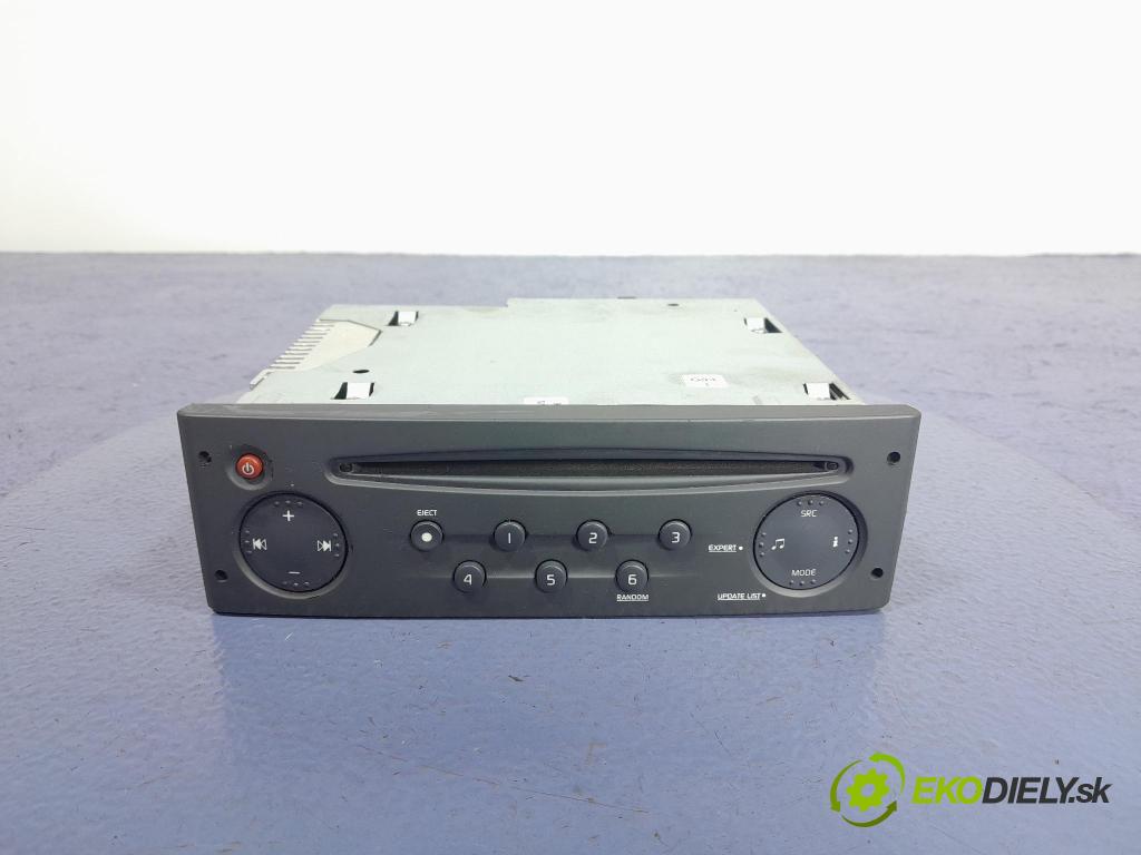 Renault Clio 2012 Radio I Navigace: 8200633621