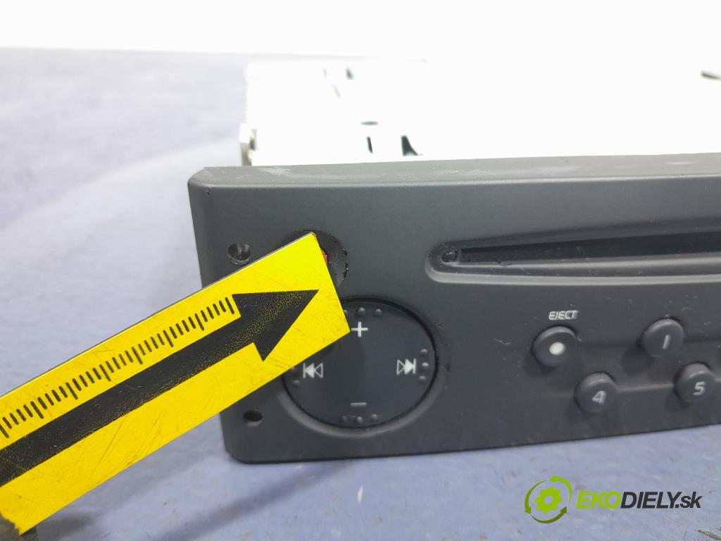 Renault Clio 2012 Radio I Navigace: 8200633621
