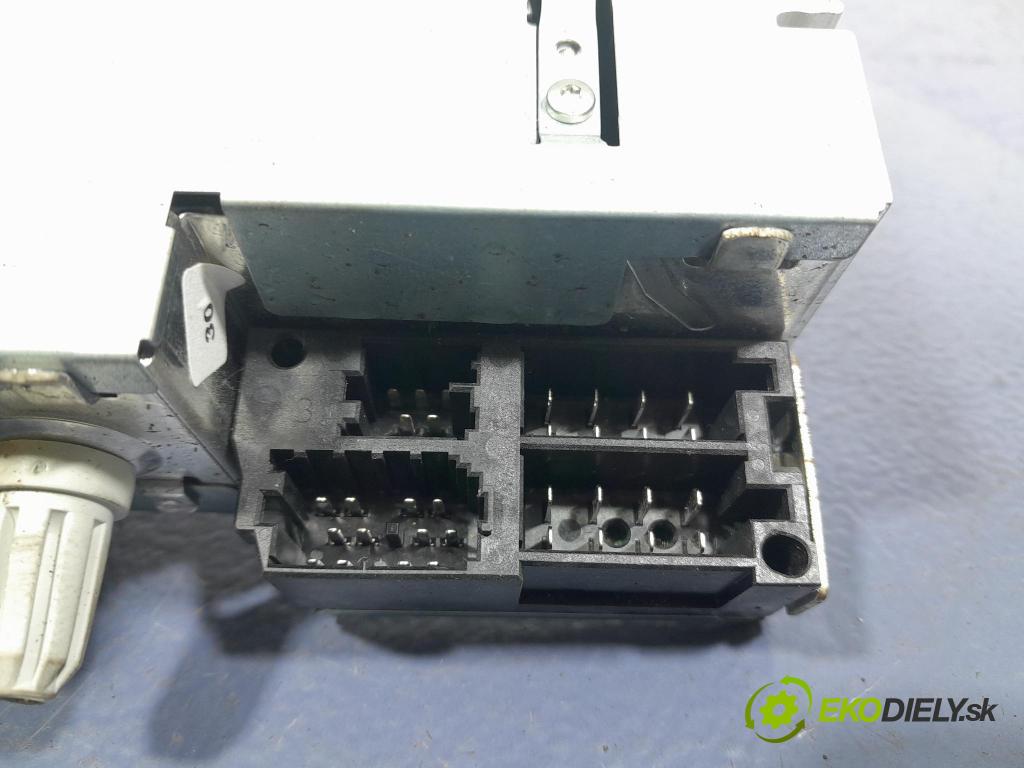 Renault Clio 2012 Radio I Navigace: 8200633621