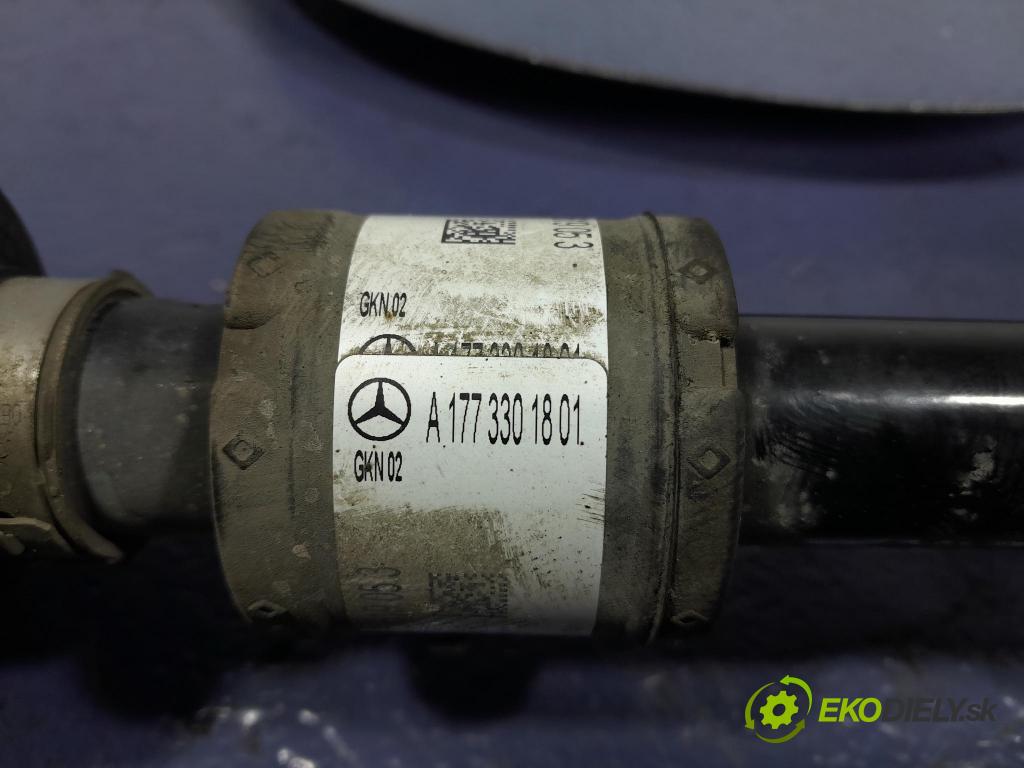 Mercedes A-klasa 2019 poloos levá před A1773301801