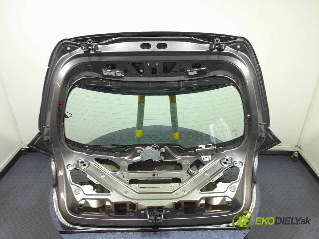 Mercedes A-klasa 2019 zadna dveře kufra: kufra: 