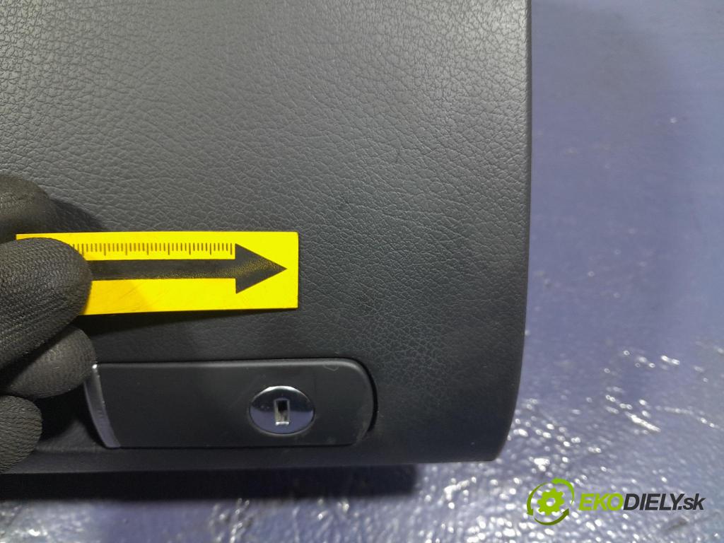 Audi A4 2004 kastlík 8E1857035C