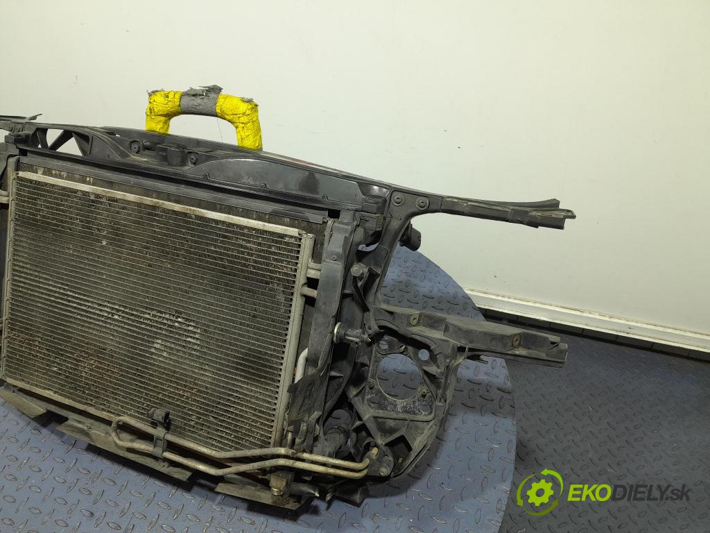 Audi A4 2004 výstuha Predné: / pas predný 8E0805594B