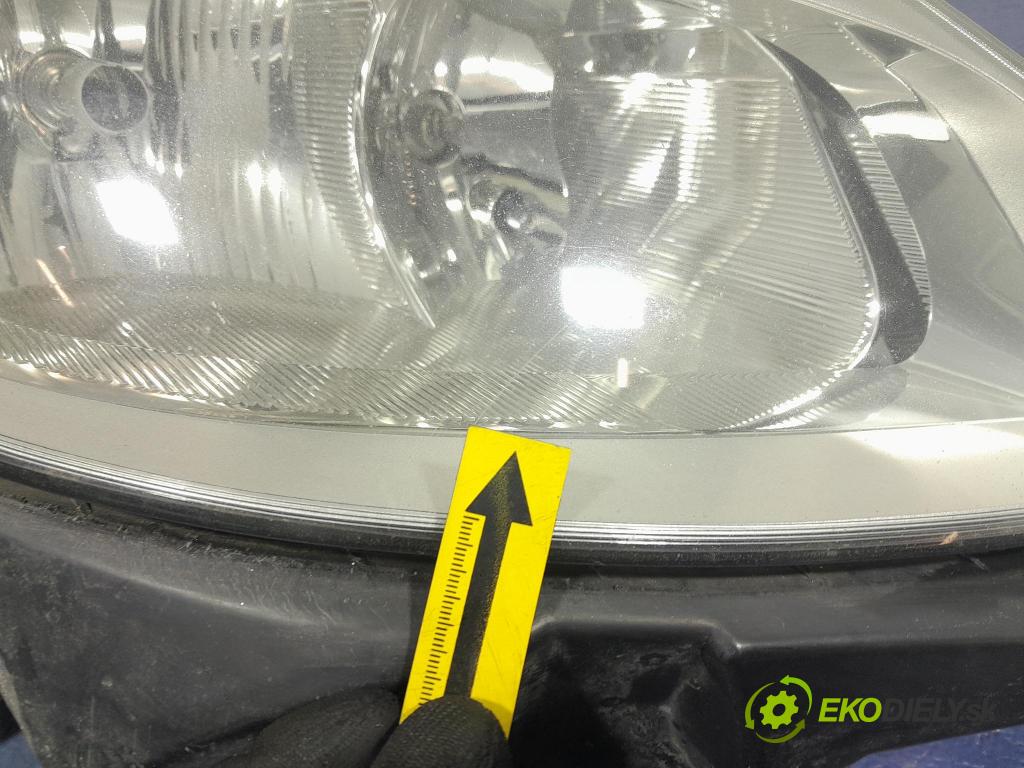 Renault Clio 2005 Reflektor: v pravo: 8200459823