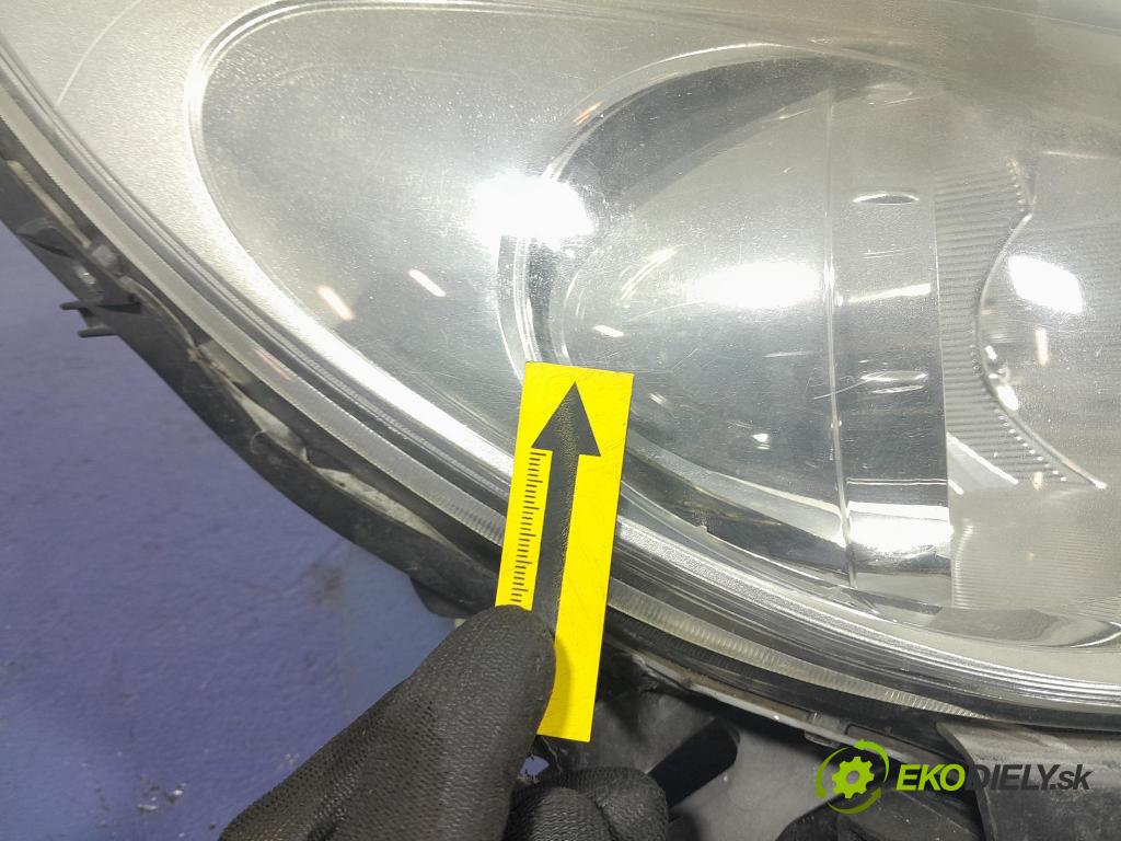 Renault Clio 2005 Reflektor: v pravo: 8200459823