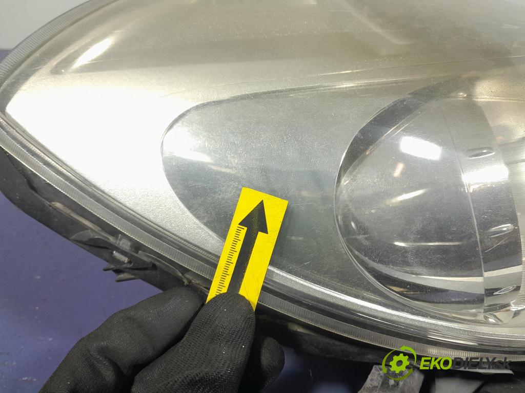 Renault Clio 2005 Reflektor: v pravo: 8200459823