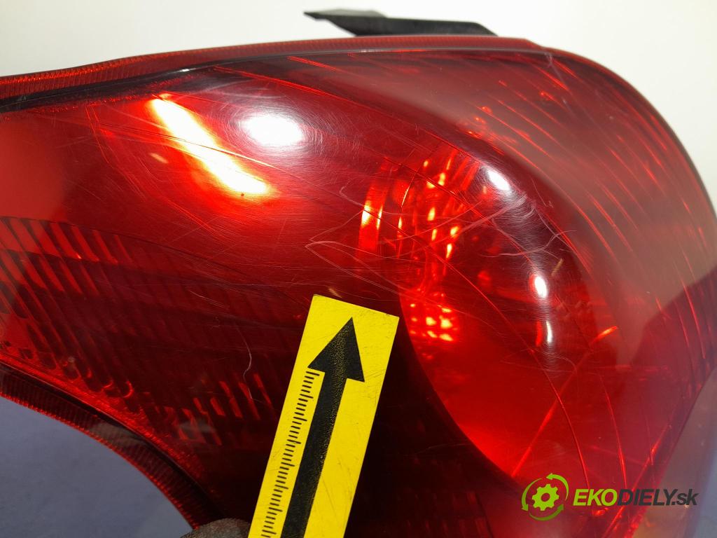Toyota Avensis 2003 světlo Zad: levá Mimo: