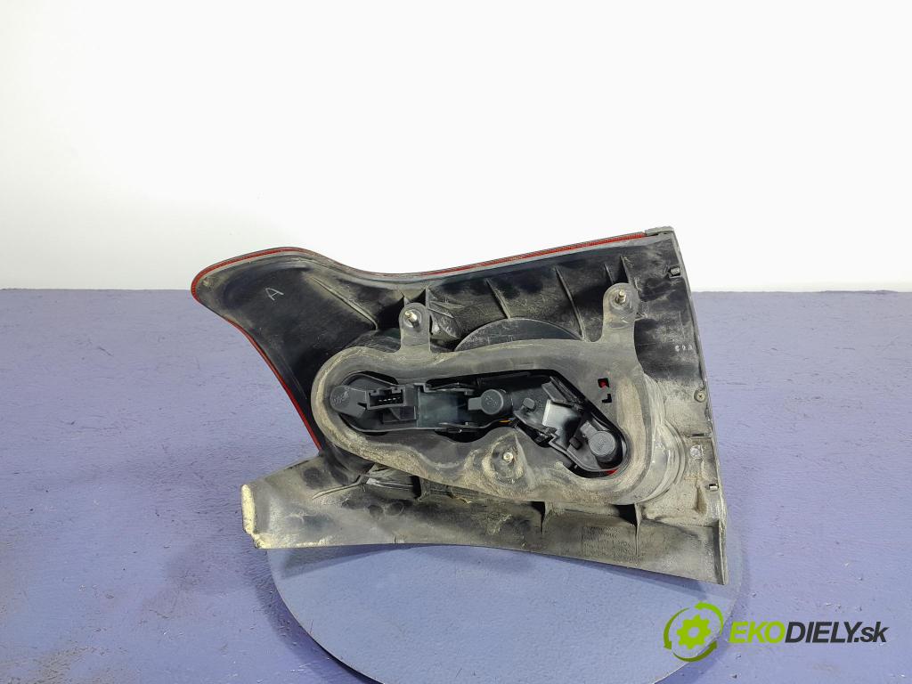 Toyota Avensis 2003 svetlo / reflektor zad ľavá Vonkajsia: 