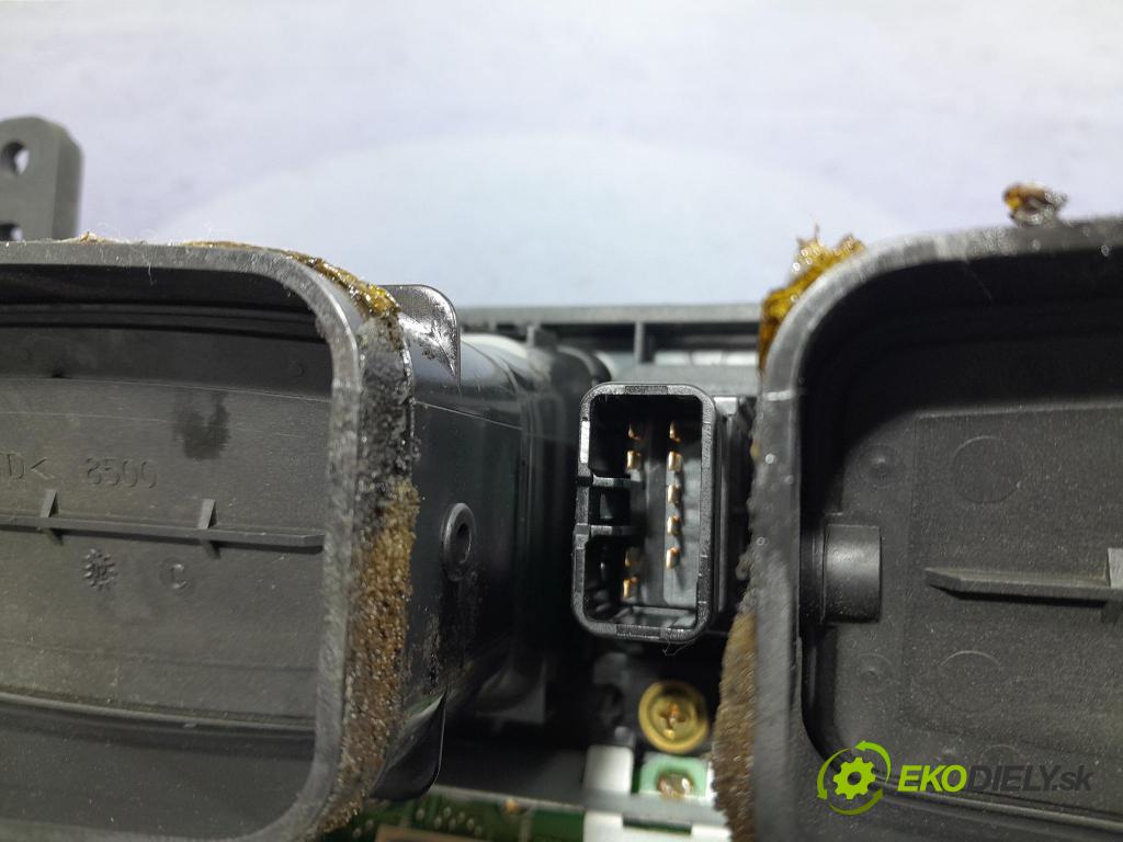 Toyota Avensis 2003 displej Radio / GPS 86110-05020