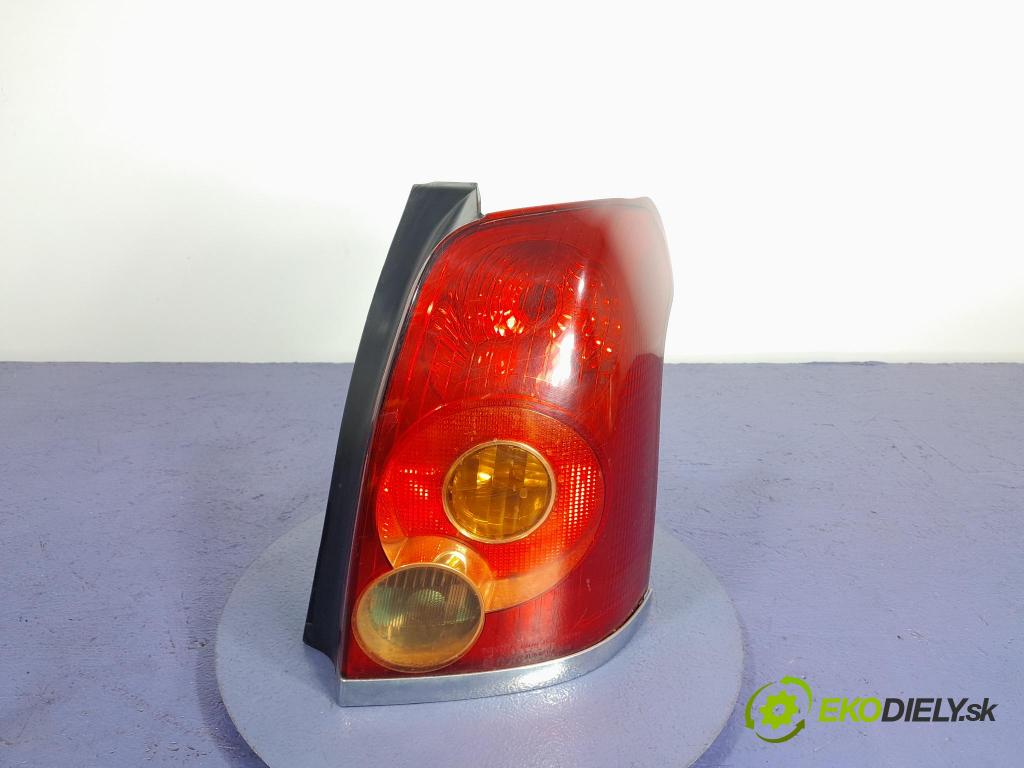 Toyota Avensis 2003 svetlo / reflektor zad Prava: Vonkajsia: 05-50