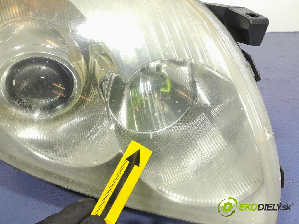 Toyota Avensis 2003 Reflektor: v pravo: 05-44