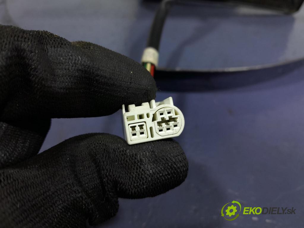 Toyota Avensis 2003 zrkadlo pravé 