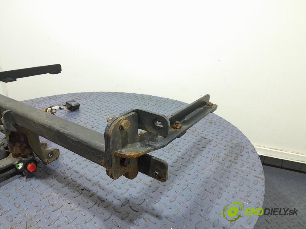 Honda Accord 2010 oko Do Přívěsy