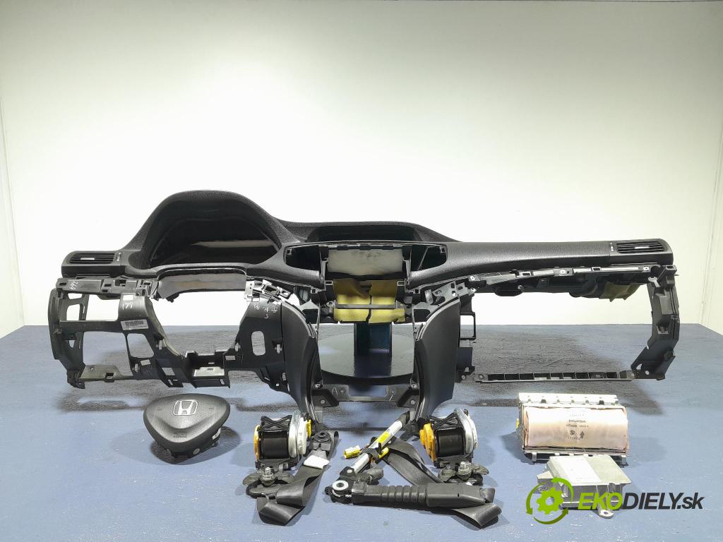 Honda Accord 2010 kokpit,pristrojová doska