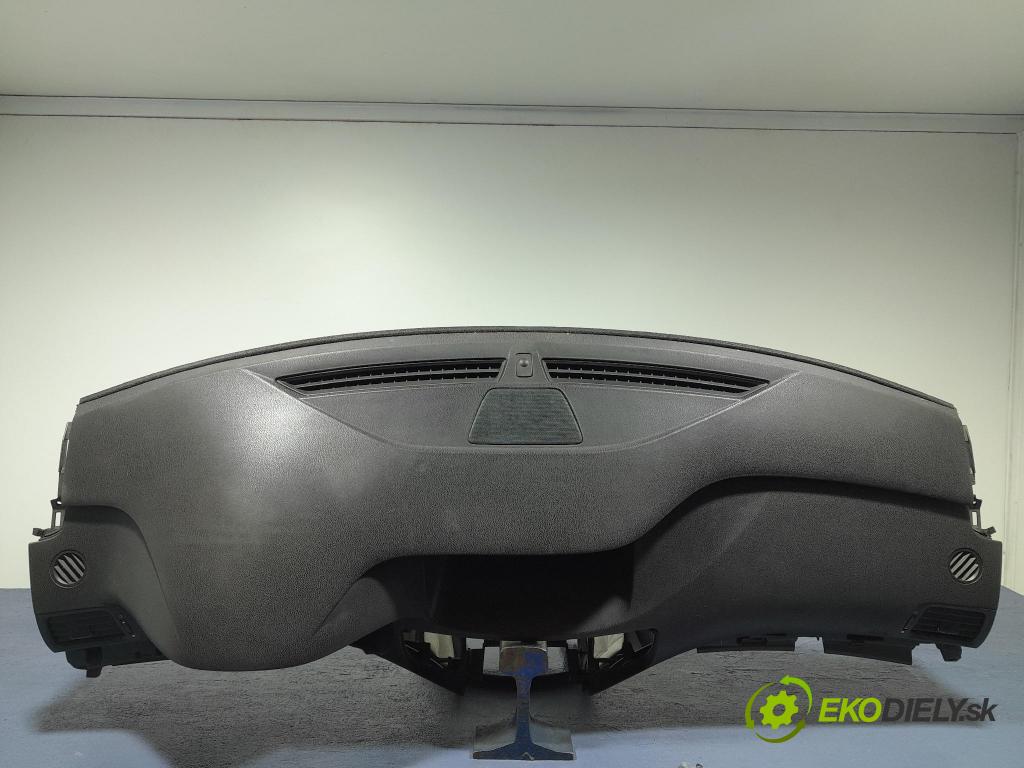 Honda Accord 2010 kokpit,pristrojová doska