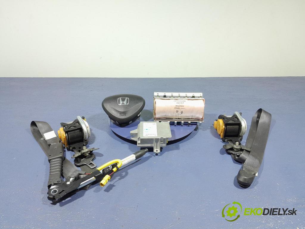 Honda Accord 2010 kokpit,pristrojová doska