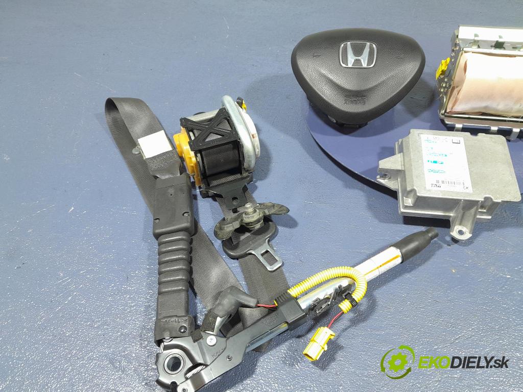 Honda Accord 2010 kokpit,pristrojová doska