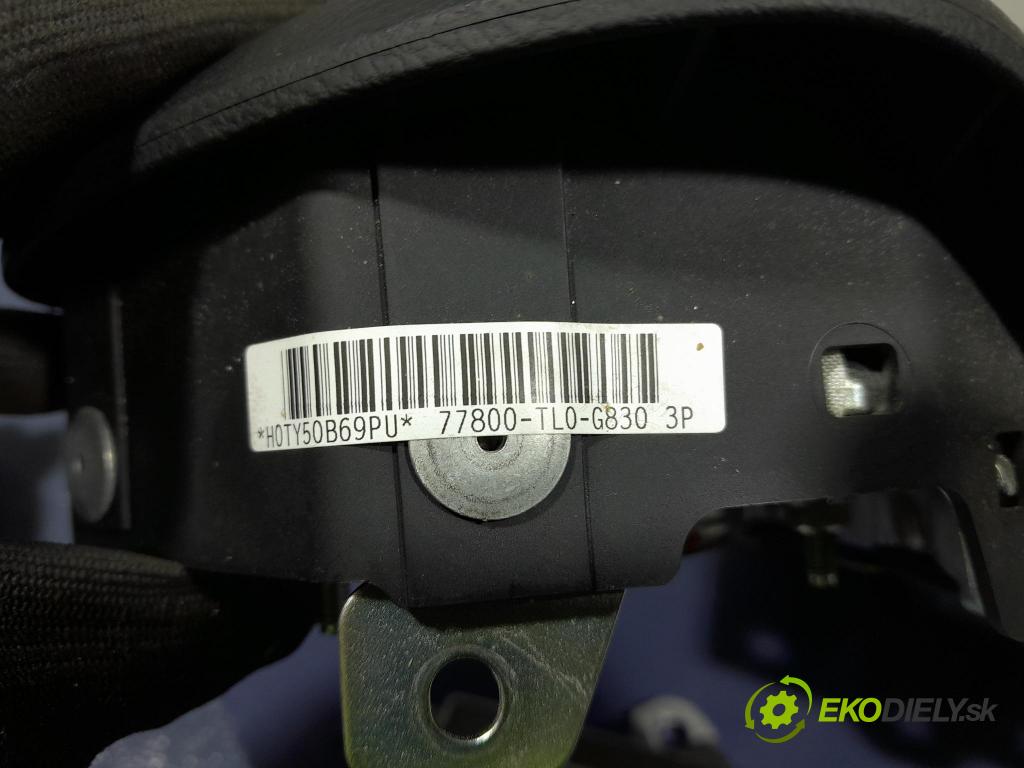 Honda Accord 2010 kokpit,pristrojová doska