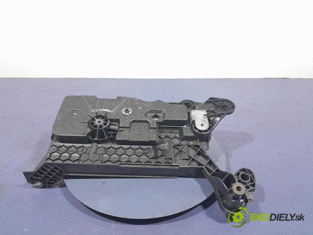 Skoda Superb 2019 Základ: Akumulatora: 5Q0915331K