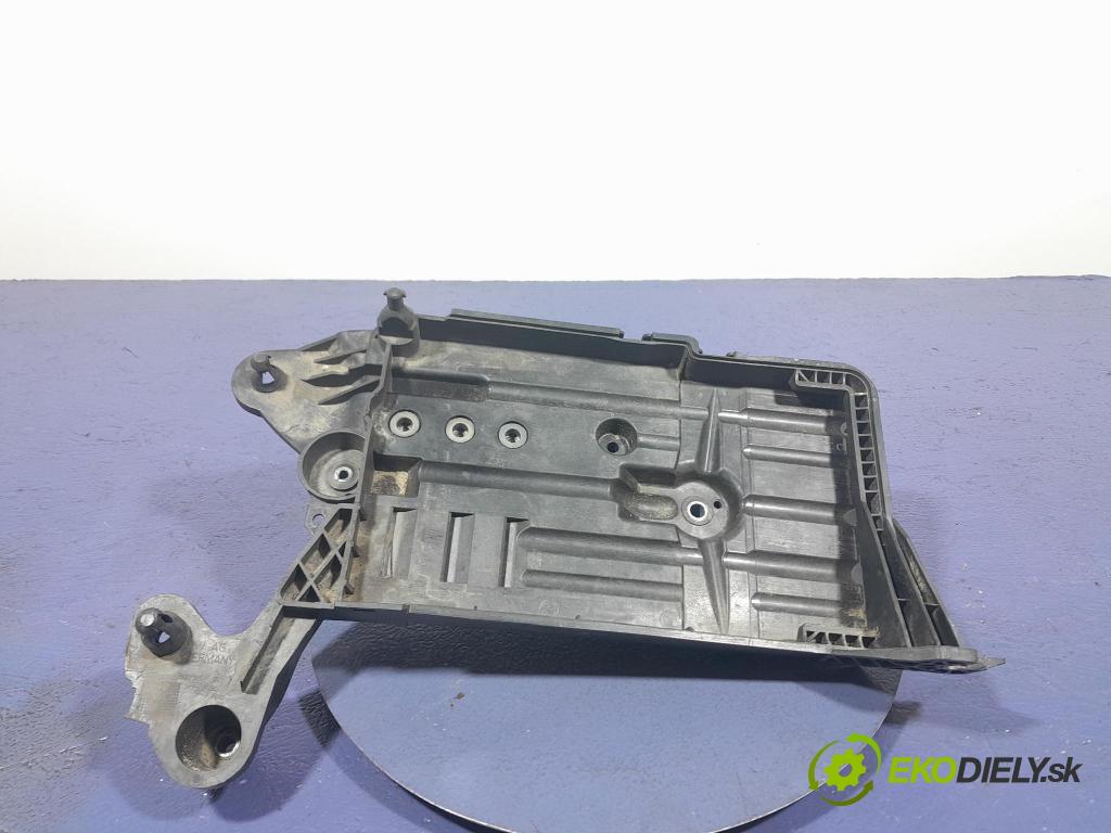 Skoda Superb 2019 Základ: Akumulatora: 5Q0915331K