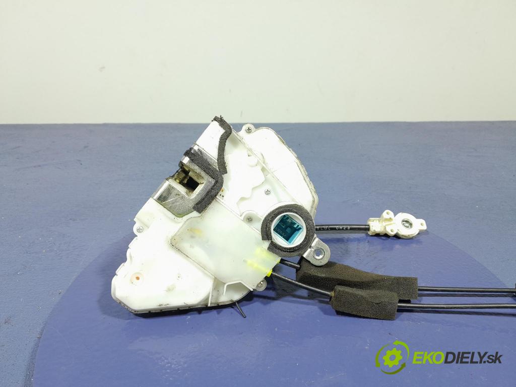 Honda Accord 2010 zámek dveře před Levý: