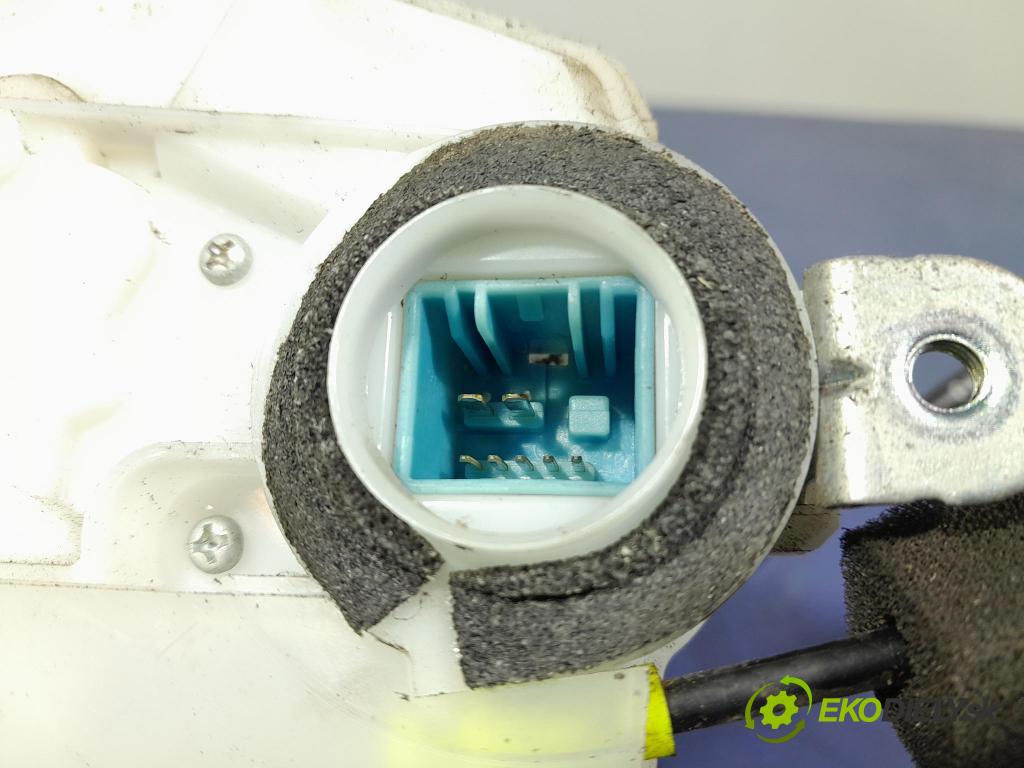 Honda Accord 2010 zámek dveře před Levý: