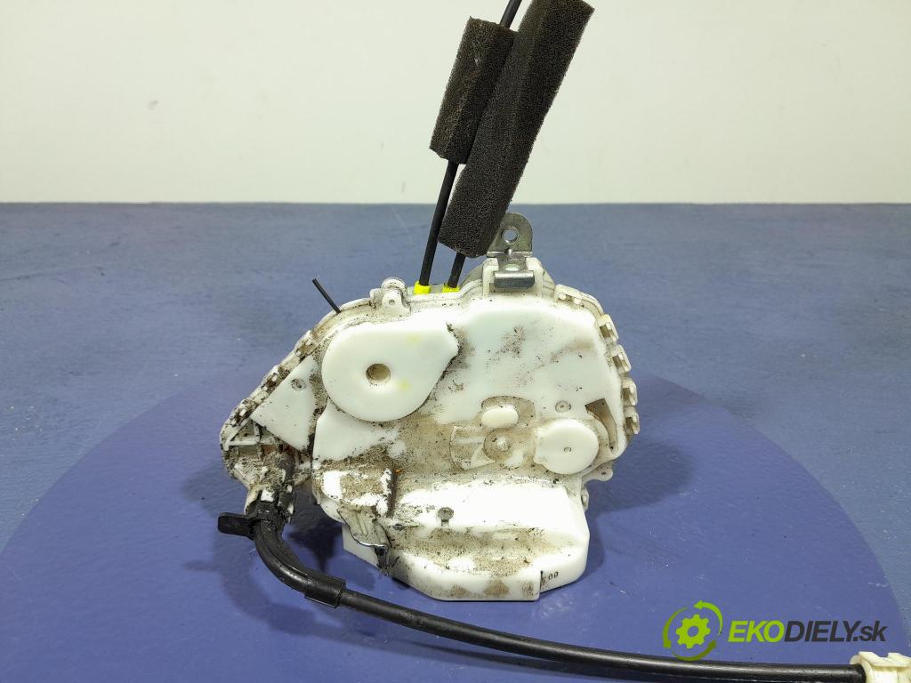 Honda Accord 2010 zámek dveře před Levý: 