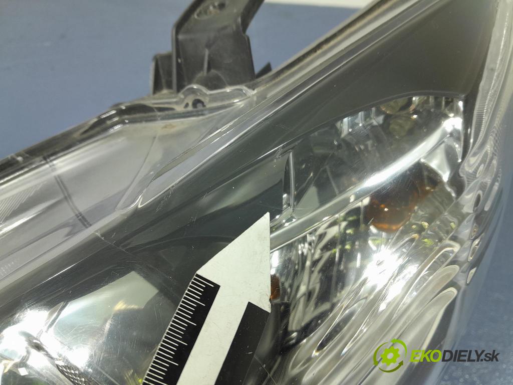 Mazda 6 2016 Reflektor: Vľavo: