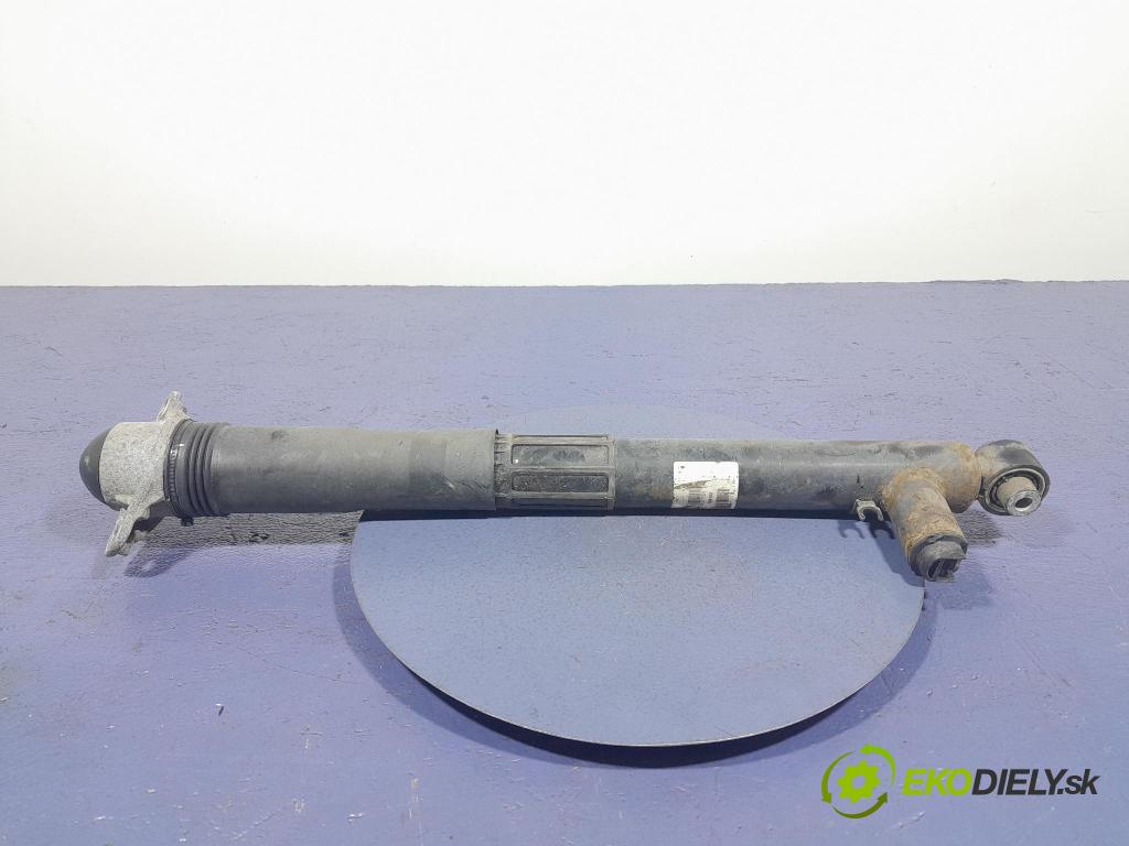 Skoda Superb 2019 tlumič Zad: pravy