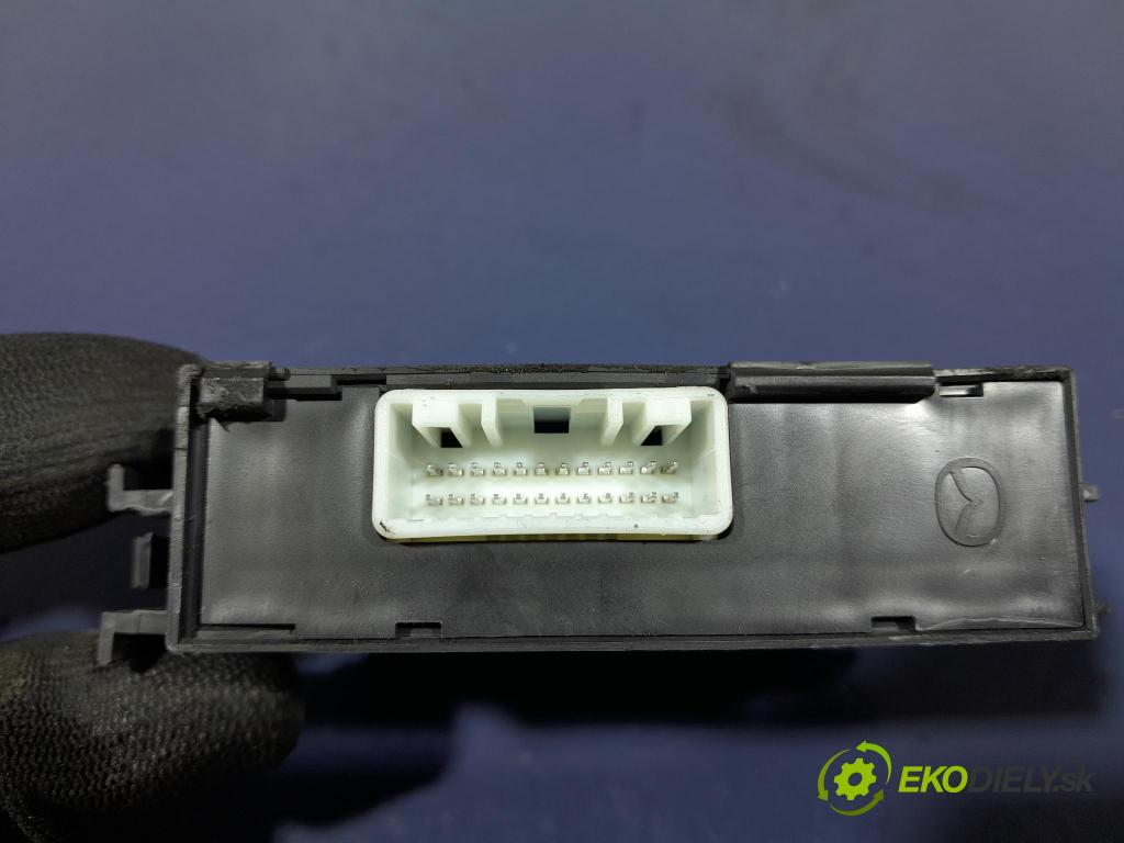 Mazda 6 2016 řídící jednotka D09V675U0