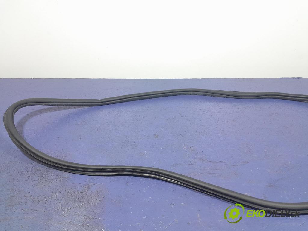 Skoda Superb 2019 Těsnění: dveře 3V0867366B