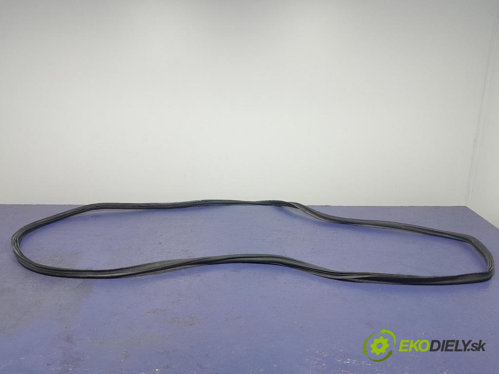 Skoda Superb 2019 Těsnění: Kryty kufr 3V5827705B